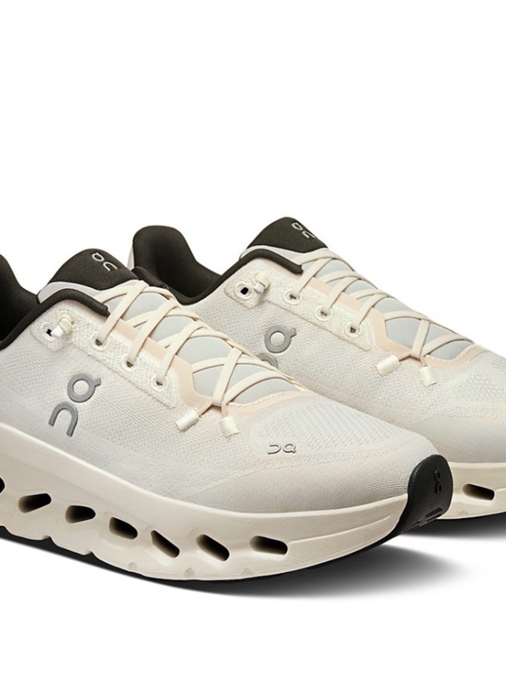 ON Cloud Women's Cloudtilt low top Sneakers in Pearl/Ice